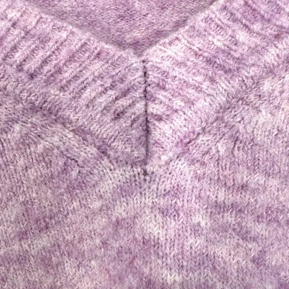 J.Crew | Medium | Super Soft Wool Alpaca Blend Lavender V-Neck Split Hem Sweater - Picture 8 of 10